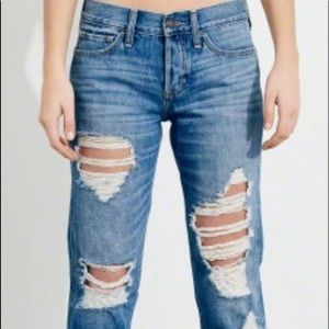 HOLLISTER- low rise boyfriend jeans